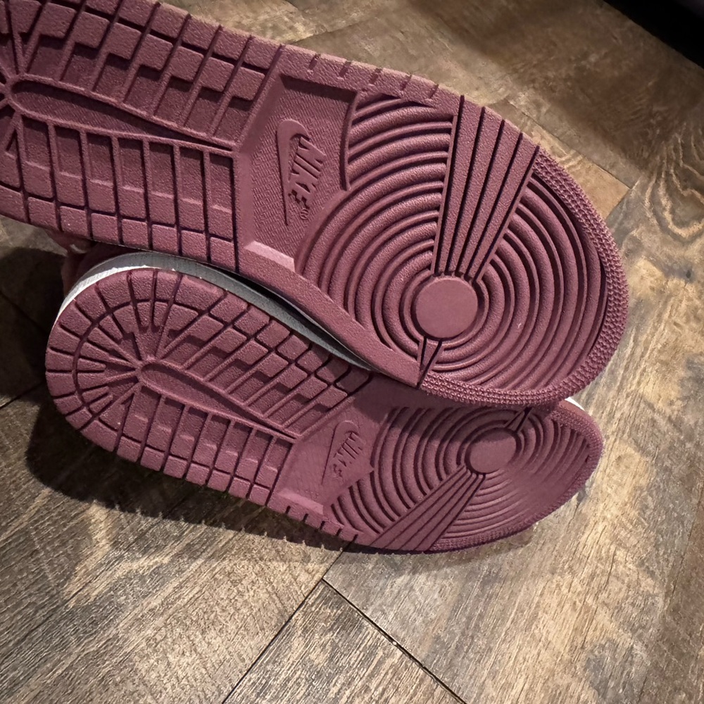 Wmns Air Jordan 1 Mid SE 'Berry - Picture 2 of 4